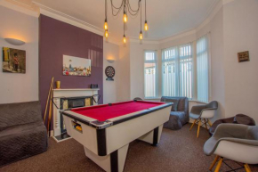 By Lushlets - Riverside City Centre House with Hot tub and pool table - great for groups!